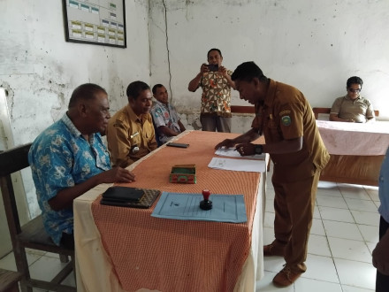 Serah terima jabatan Pj Kades Kareana